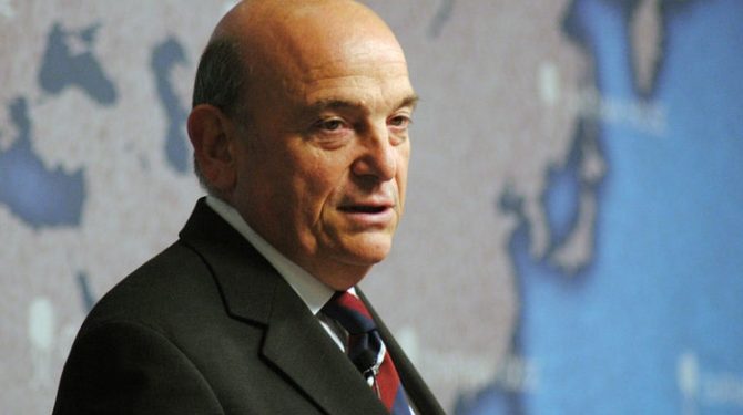 Стјуарт Пич: Владата треба да покаже дека се справува со корупцијата