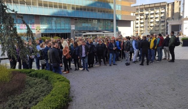 Вработените од Министерството за култура на протест, бараат зголемување на платите