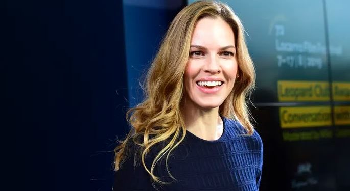 Хилари Свонк на 48 години токму на Велигден роди близнаци