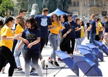 И годинава „Матурска парада“ на плоштадот Македонија