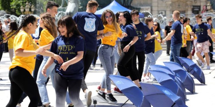 И годинава „Матурска парада“ на плоштадот Македонија