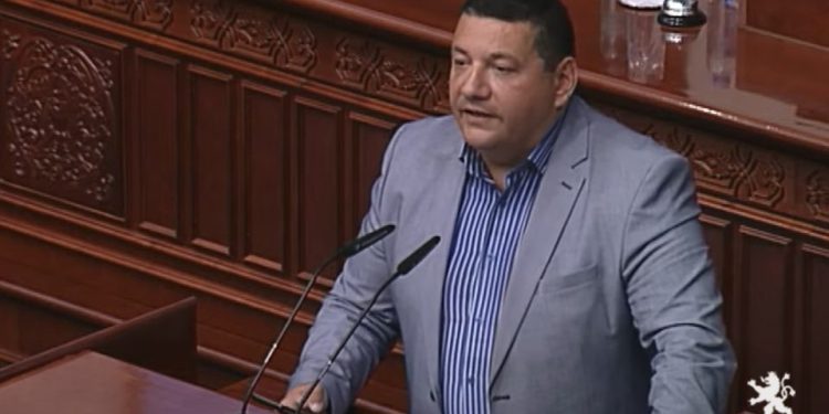 Ристески: Власта нема да го изгради автопатот, само потпиша штетен договор за дебела провизија