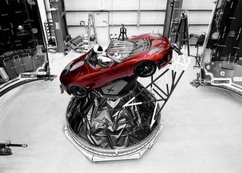 Tesla повлекува милион возила поради потенцијални безбедносни ризици