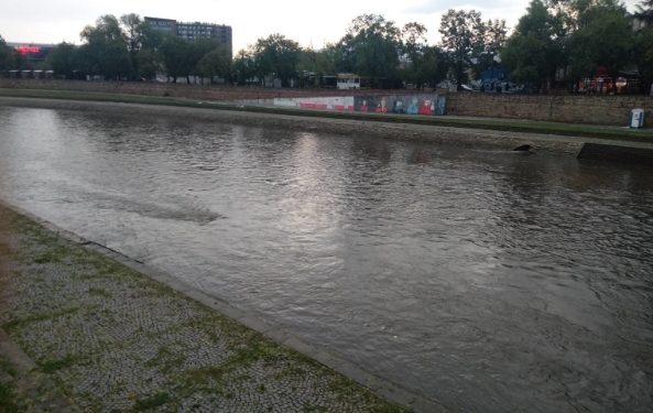 Зголемено нивото на Вардар кај Јегуновце, во Скопје и во Велес