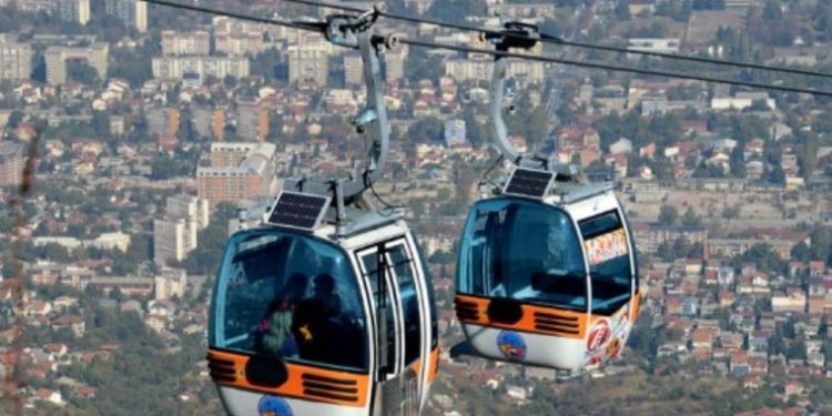 Автобусите утре ќе сообраќаат по неделен возен ред, жичарницата ќе работи вообичаено