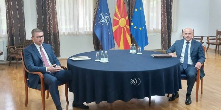 Започна лидерската средба, Мицкоски и Ковачевски во четири очи ќе разговараат за клучните прашања