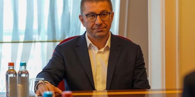 Мицкоски дециден: Што е можно побрзо да се свика пленарната седница за уставни измени!