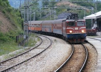 Железничкиот сообраќај во бојкот низ државата: Вработените си ги бараат платите за јуни
