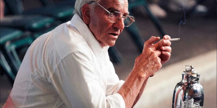 Бредли Купер критикуван за портретирањето на Бернштајн, децата на композиторот го бранат актерот