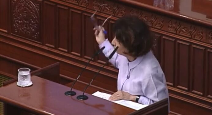 Легитимитетот за уставни измени го даваат граѓаните, а не Европската Унија