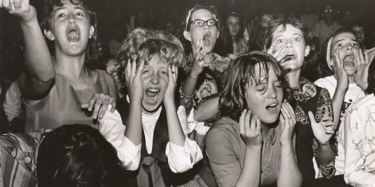 Мајката на Џорџ Харисон се срамела што е жена поради „битлманијата“