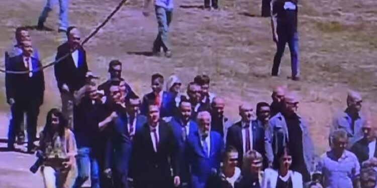 Џафери и владината делегација исвиркани на Мечкин Камен