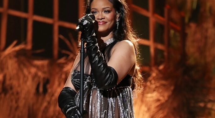 Се породи Ријана- името на бебето почнува на буквата „Р“