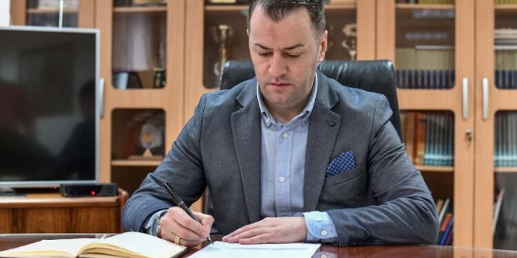 Упатени закани по живот кон градоначалникот на Гази Баба – загрозена е неговата безбедност