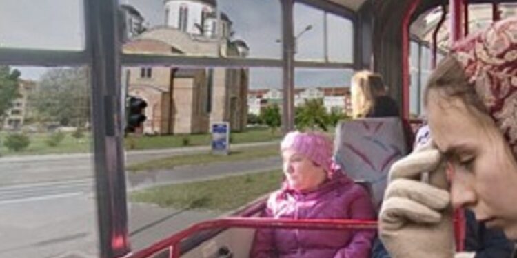 Дали треба да се крстиме кога со возило или автoбус минуваме покрај црква?