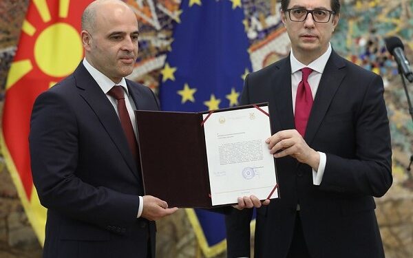 Власта и на овој празник повика на заедништво, а се запраша ли зошто тоа не се постигнува?