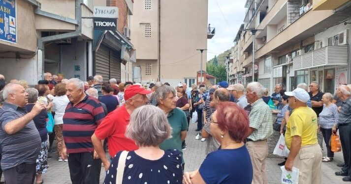 Пензионерите од Штип и денеска протестираа со барање за покачување на пензиите