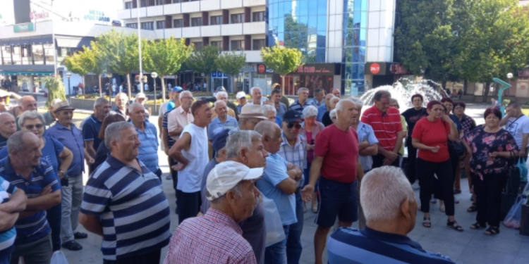 Протест на кавадаречки пензионери, се бара линеарно покачување на пензиите