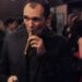 Черепот, новиот партнер за коцкање на власта има Мајбах, страст му се антиквитети, покер и уметнички слики