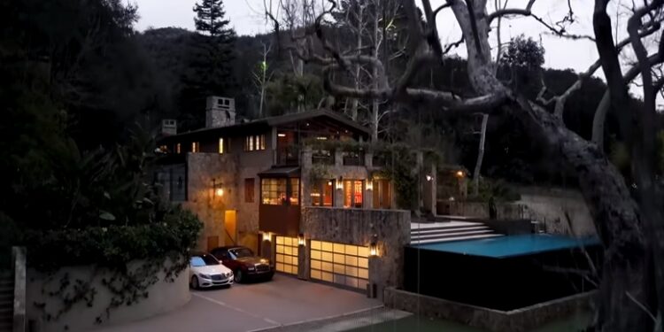 Џенифер Лопез ја продаде вилата во Бел Ер за 34 милиони долари