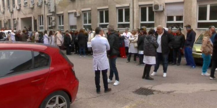 Протест на Независниот синдикат на здравствени работници пред МЗ