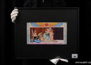 Оригиналната корица на стрипот за Астерикс нема купувач по жалбата од ќерката на Удерзо