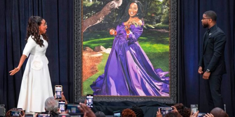 Портрет на Опра Винфри претставен во Националната галерија во Вашингтон