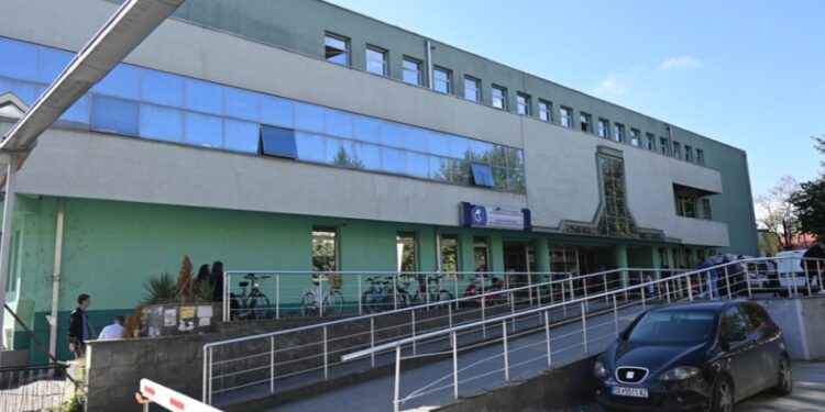 Ова го има само кај нас: Македонци не смеат да се пријават, се бараат Албанец и Турчин за лекари на ГАК!