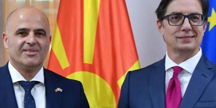 Ковачевски и Пендаровски да престанат со пимплање, да прават нешто конкретно околу личните документи