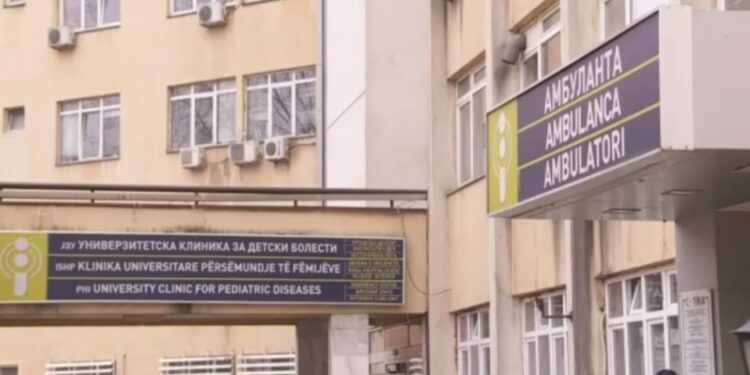Претепано четиригодишно дете од Струмица, во тешка состојба донесено во болница во Скопје