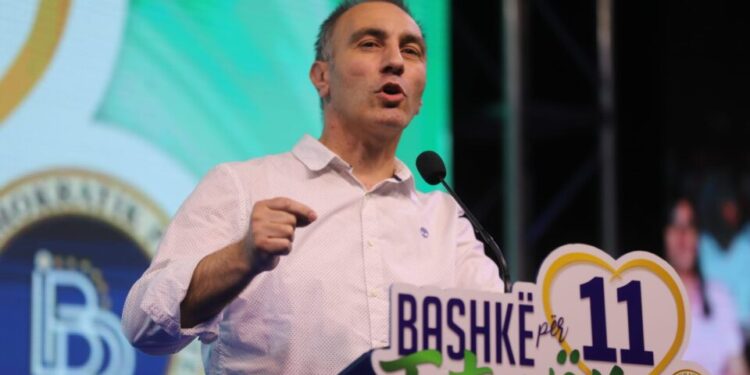 Децата со години немаат книги, а Артан Груби за 4 години владеење потроши 25 милиони евра за опрема и апарати за казино