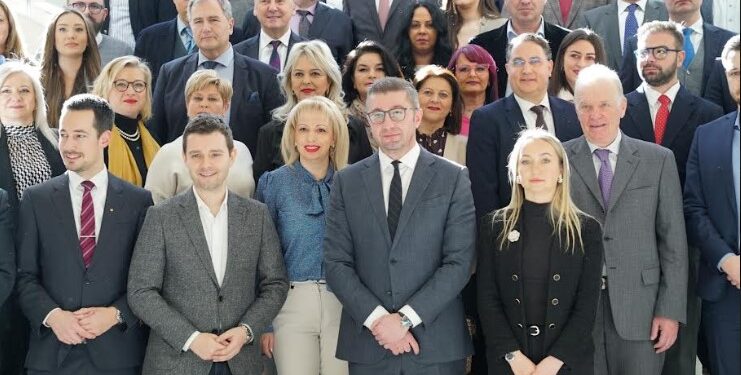 Мицкоски: Изминативе седум години сведочиме само на скандали, а на Македонија ѝ требаат луѓе кои ќе бидат пример за сите