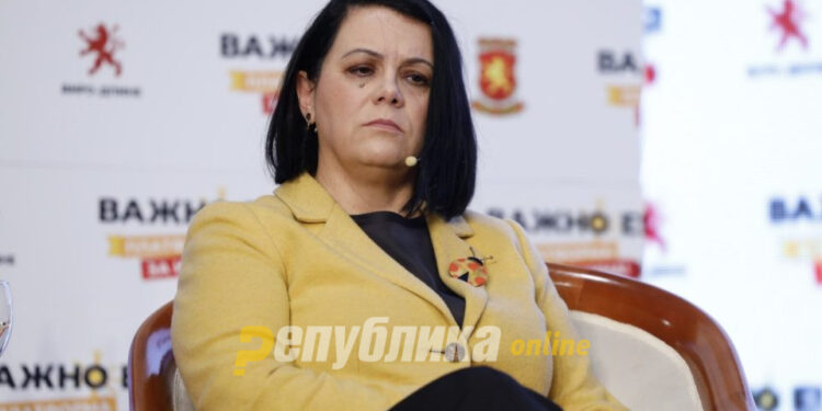 Петрова: Власта на СДС и ДУИ досега потроши 27,8 милијарди евра и ништо не направи