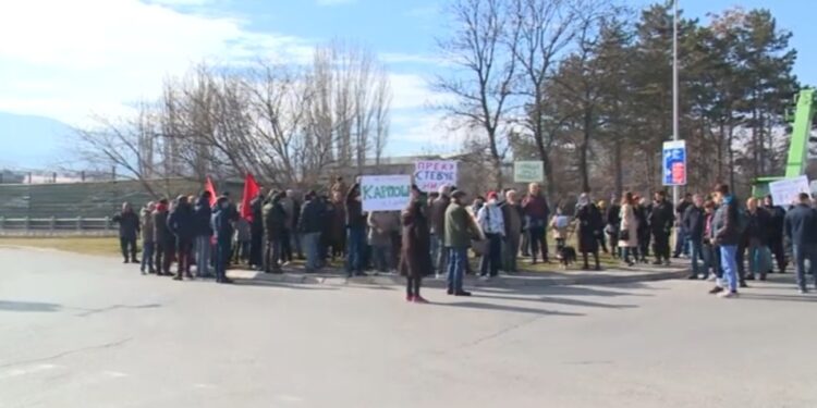 Карпош не е на Стевчо или градежниците, туку на граѓаните- протест против 17-катница кај Воена болница
