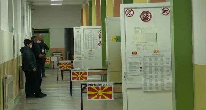 Даштевски предлага да се гласа и со пасошите со „Република Македонија“ со важечки датум