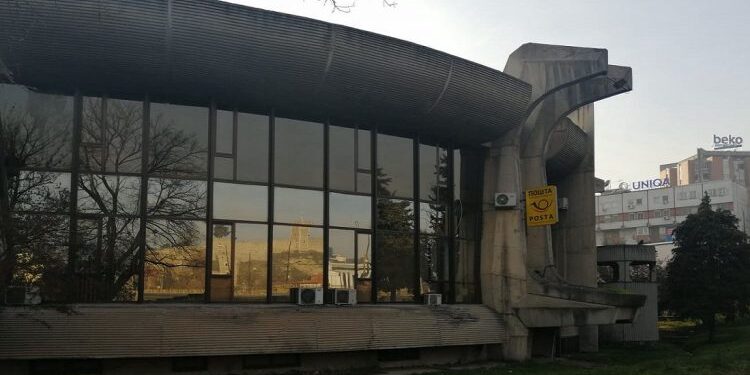 КЛАТИ ВРАТА ЗЕМАЈ ПЛАТА ВО ПОШТА Вработени со години не оделе на работа, а биле на платниот список