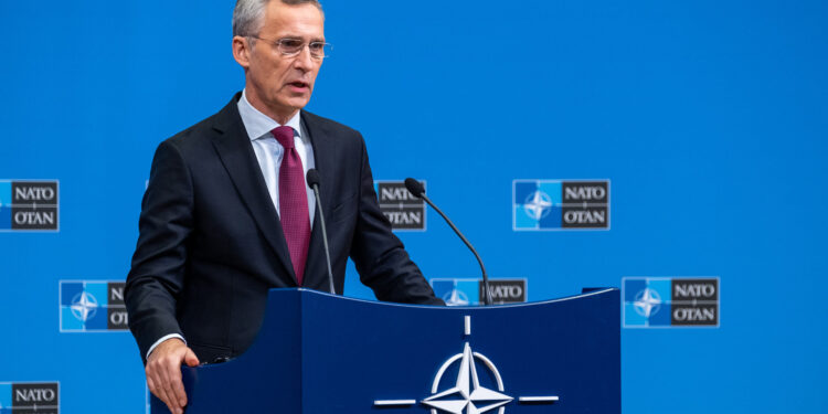 Столтенберг: Наместо да и ја затвори вратата на НАТО, Путин ја приближи Украина до Алијансата