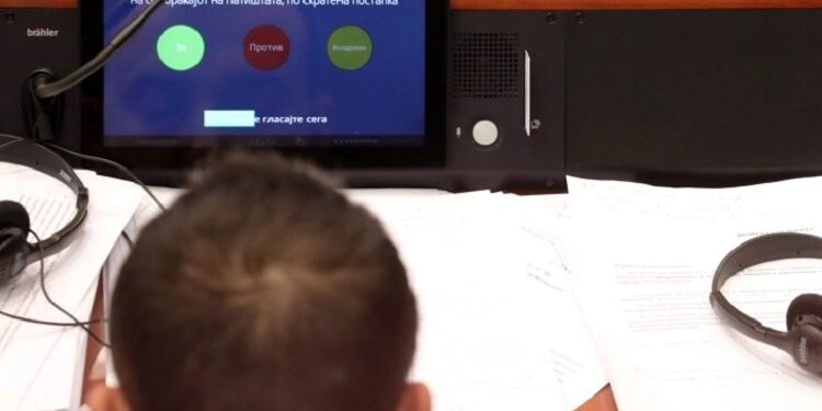 НАМЕСТО ДО ВЕЧЕРВА НА ПОЛНОЌ, ВОЗАЧКИТЕ СО „РЕПУБЛИКА МАКЕДОНИЈА“ ЌЕ ВАЖАТ ДО 31 ДЕКЕМВРИ Собранието ги усвојува законските измени по итна постапка