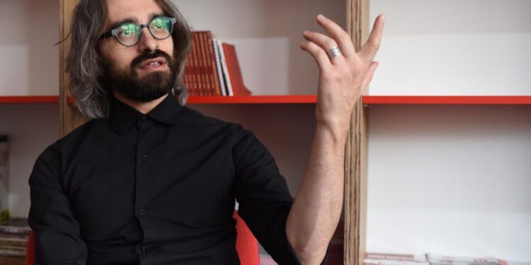 ЗНМ: Пратеникот Апасиев не смее да етикетира медиуми