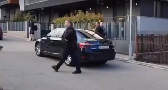 Во ЕУ со велосипед, кај нас Маричиќ со службено возило: Зошто Бојан отиде на потпис со државно возило?!