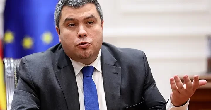 ДОГОВОРЕН Е ЦЕЛ ПАКЕТ, не може да се смени РОКОТ НА ПАСОШИТЕ од 5 на 10 години