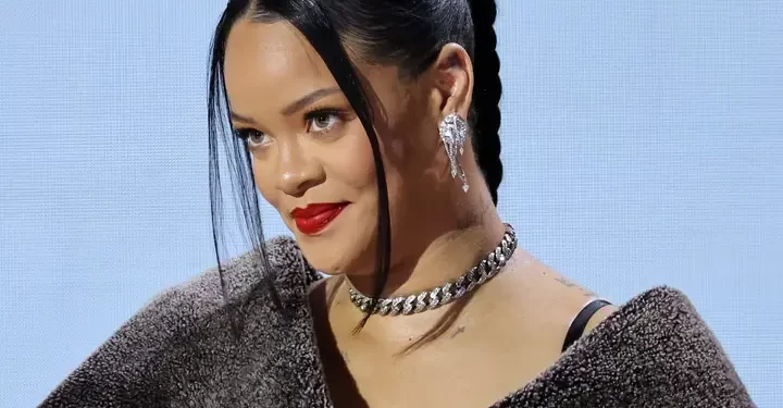 Ријана го смени изгледот- ја скрати косата и сега е русокоса (ФОТО)