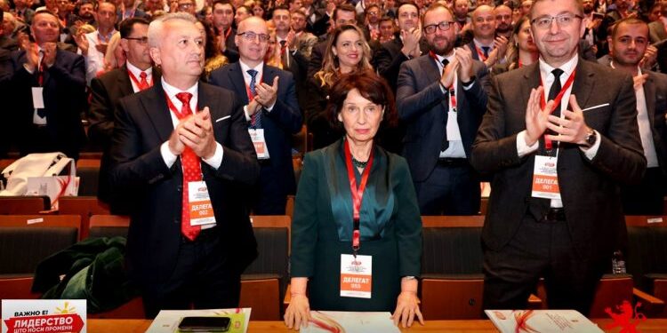 СЕ СОБИРААТ ПОТПИСИ ЗА СИЛЈАНОВСКА Се очекуваат 10.000 потписи за еден ден