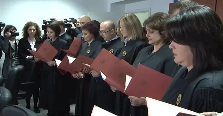 СЈО Е МРТВО – ДА ЖИВЕЕ СЈО! Катица има соработници, наследници и модел кој е се уште жив