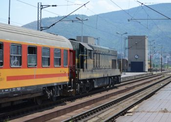 Јапонија и Кина имаа возови со 400 километри на час, нашиве министри ветувања даваат со таа брзина