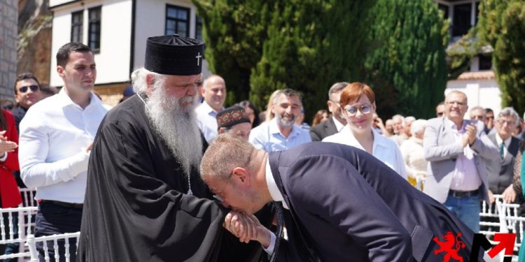 Мицкоски: Да ги надминиме сите поделби, да ја победиме секоја омраза и да ги соочиме изворите на тоа зло со одговорноста