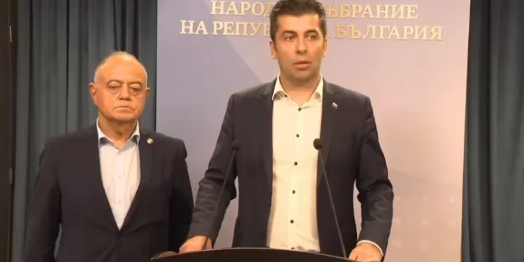 Атанасов и Петков не размислуваат за оставки