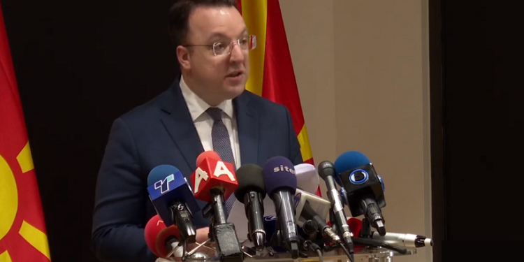 Николоски: Предвиделе пругата кон Бугарија да биде најскапа во светот и да завршува во тунел без излез од другата страна