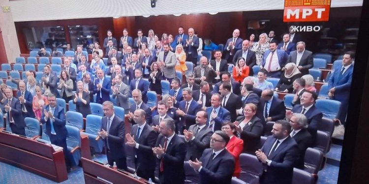 Христијан Мицкоски е нов премиер, Македонија ја доби 20. Влада