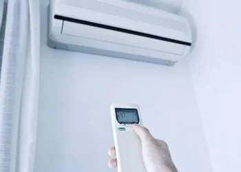 Како да го приспособите клима уредот да троши помалку струја?